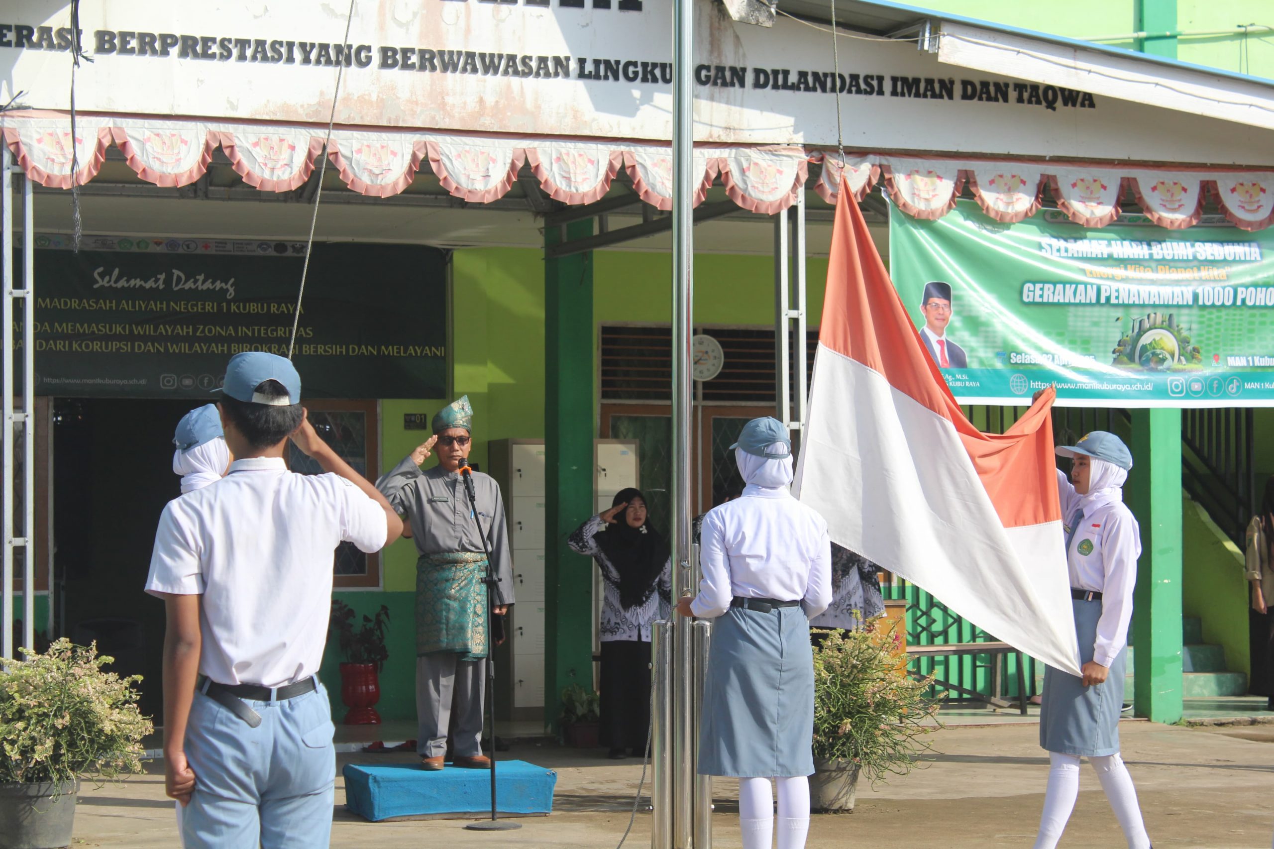 MAN 1 Kubu Raya Peringati Hari Pendidikan Nasional Tahun 2025