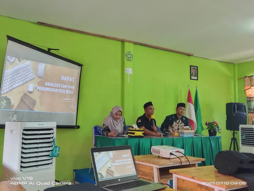 MAN 1 Kubu Raya Gelar Rapat Penyusunan Evaluasi Diri Madrasah (EDM)