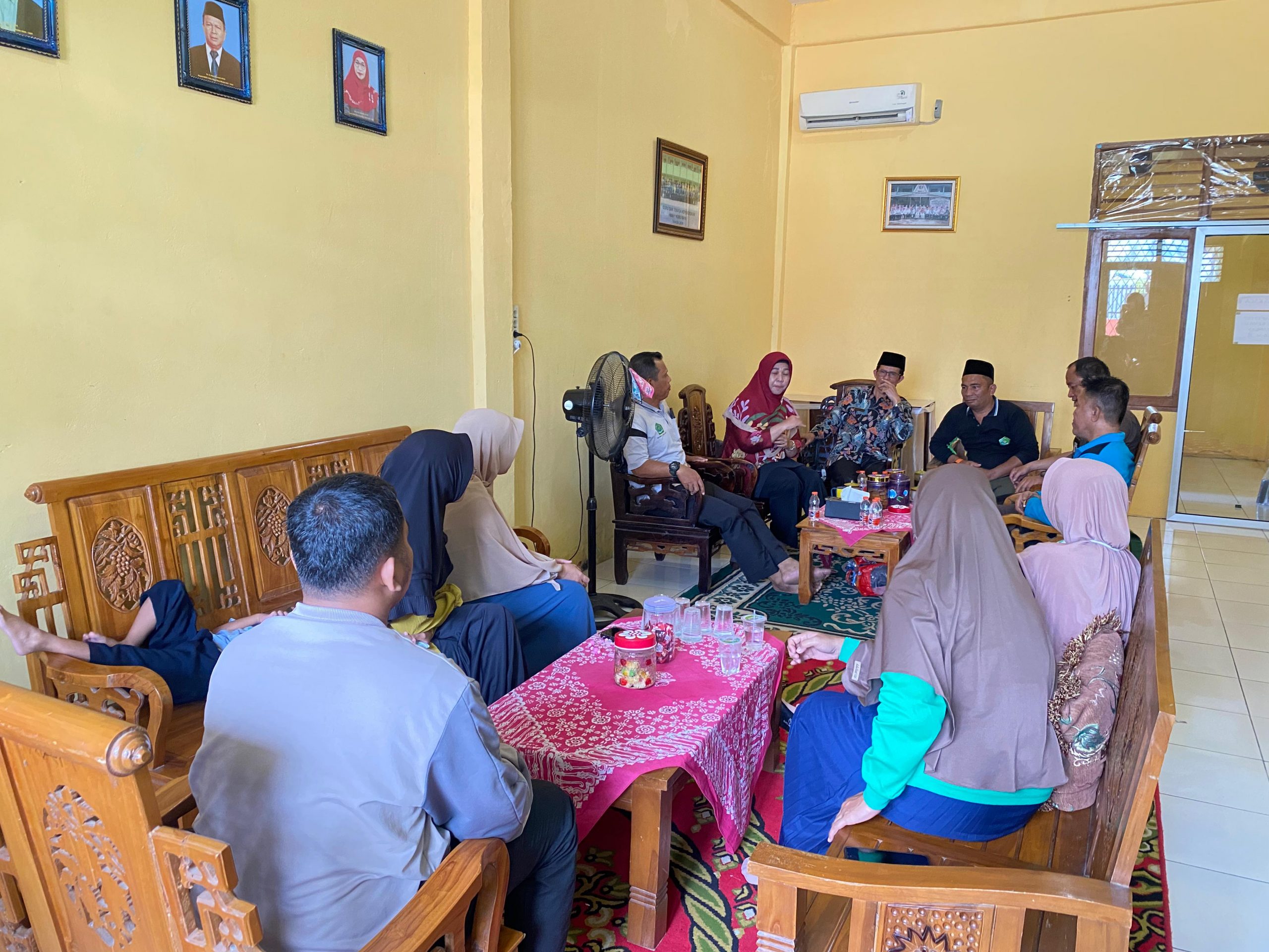 Kakan Kemenag Kubu Raya dan Pengawas Madrasah Tinjau Persiapan Adiwiyata serta Berikan Pembinaan ASN & PPPK di MAN 1 Kubu Raya