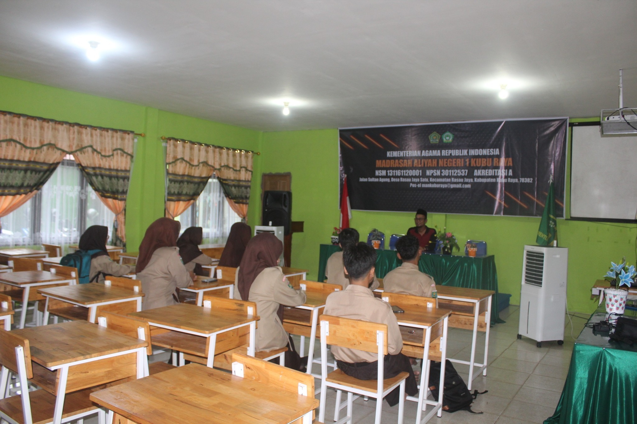 Ekstrakurikuler Jurnalistik MAN 1 Kubu Raya Bekali Siswa dengan Keterampilan Kreatif dan Life Skill