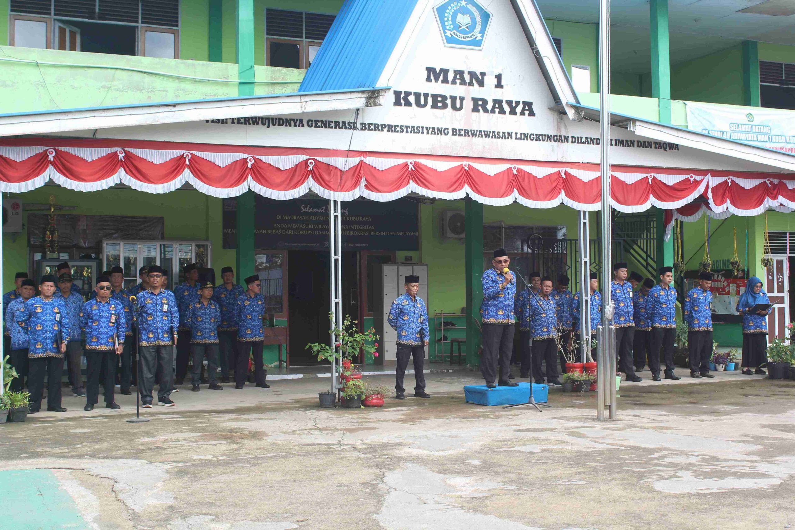 Upacara Hari Kesaktian Pancasila di MAN 1 Kubu Raya Teguhkan Semangat Persatuan