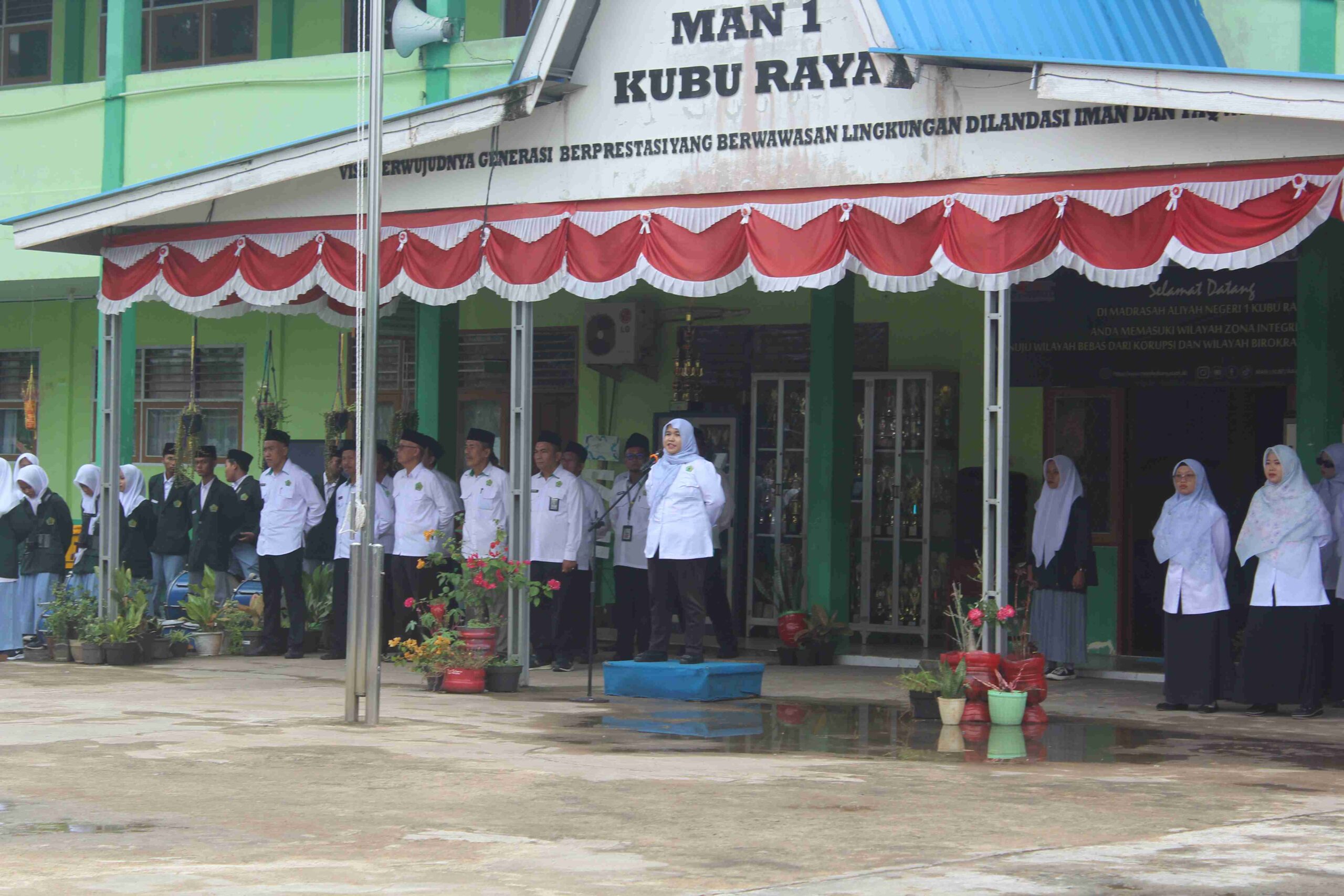 MAN 1 Kubu Raya Tegaskan Komitmen Madrasah Bebas dari Asap Rokok, Pembina Upacara Ajak Siswa Jadi Pelopor Hidup Sehat