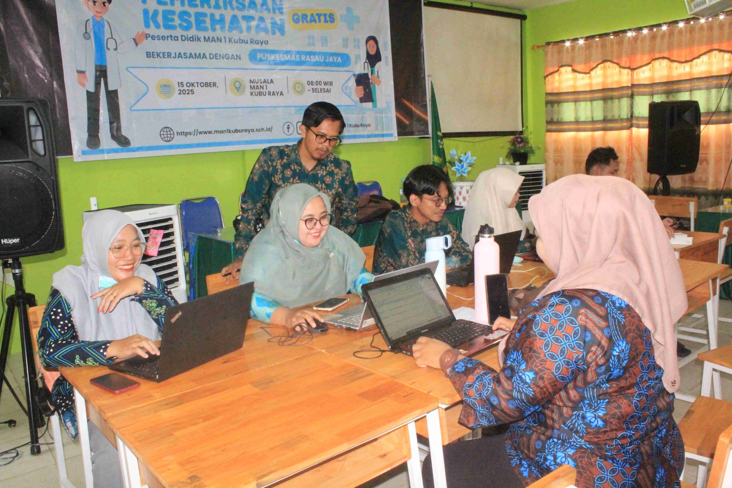 Peserta Didik MAN 1 Kubu Raya Antusias Ikuti Pemeriksaan Kesehatan Gratis dari Puskesmas Rasau Jaya