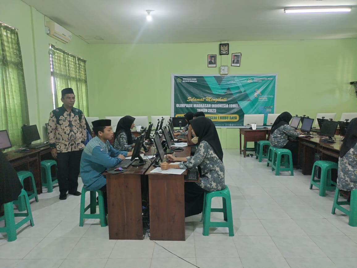 Kepala MAN 1 Kubu Raya Tinjau Hari Pertama Pelaksanaan OMI Tingkat Provinsi Kalimantan Barat